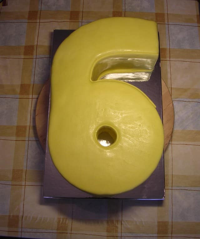 Как сделать цифру 6 из бисквита